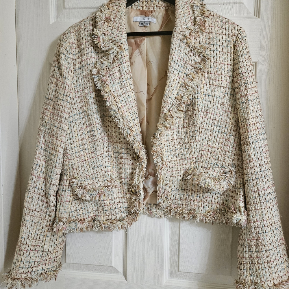 Cropped Tweed Fringed Blazer in Cream